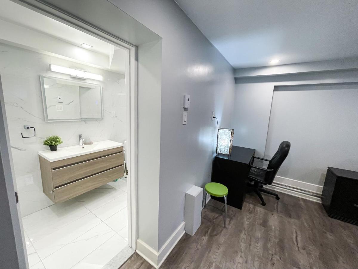 Newly Renovated Studio, Separate Entrance Montreal Exterior photo